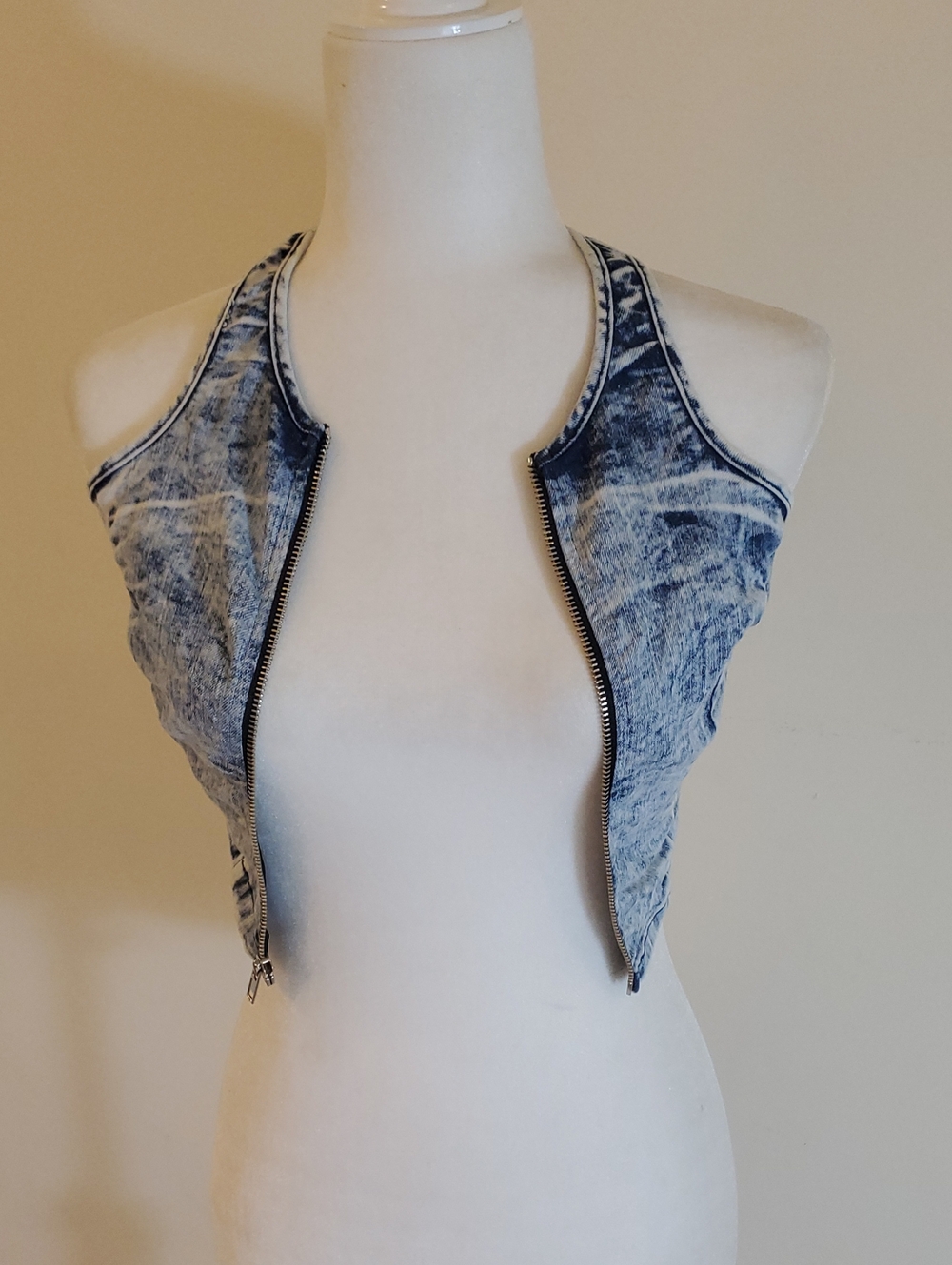 Charlotte Russe Acid Wash Denim Zip Crop Top - Blue
